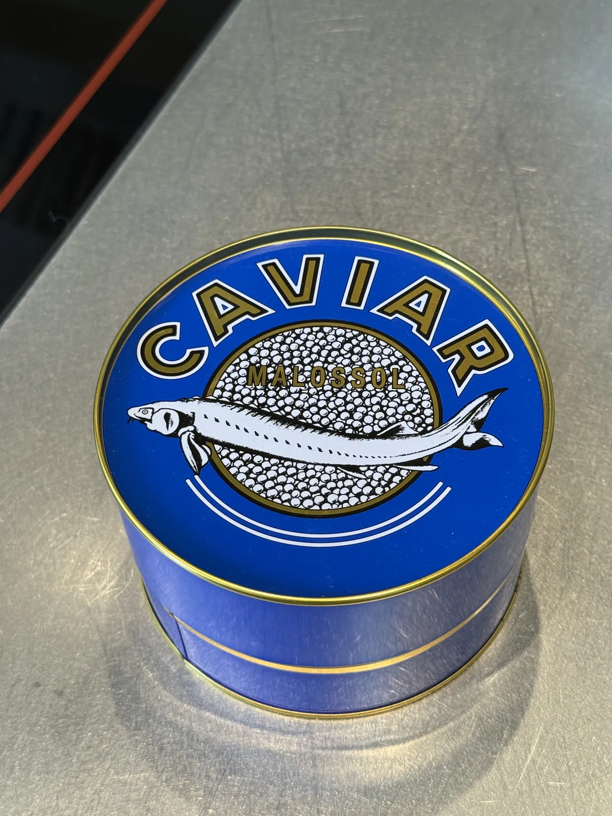 Une boîte de caviar